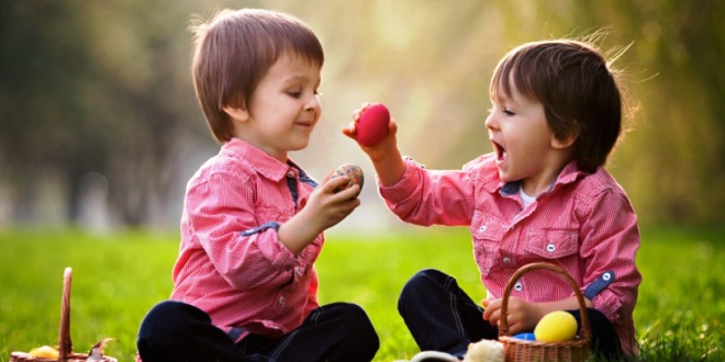 Cara Mengajari Anak untuk Berbagi Membentuk Generasi Pemurah dan Suka Menolong Sesama