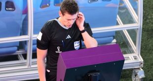 Dampak Teknologi VAR di Sepak Bola Keuntungan dan Kontroversi